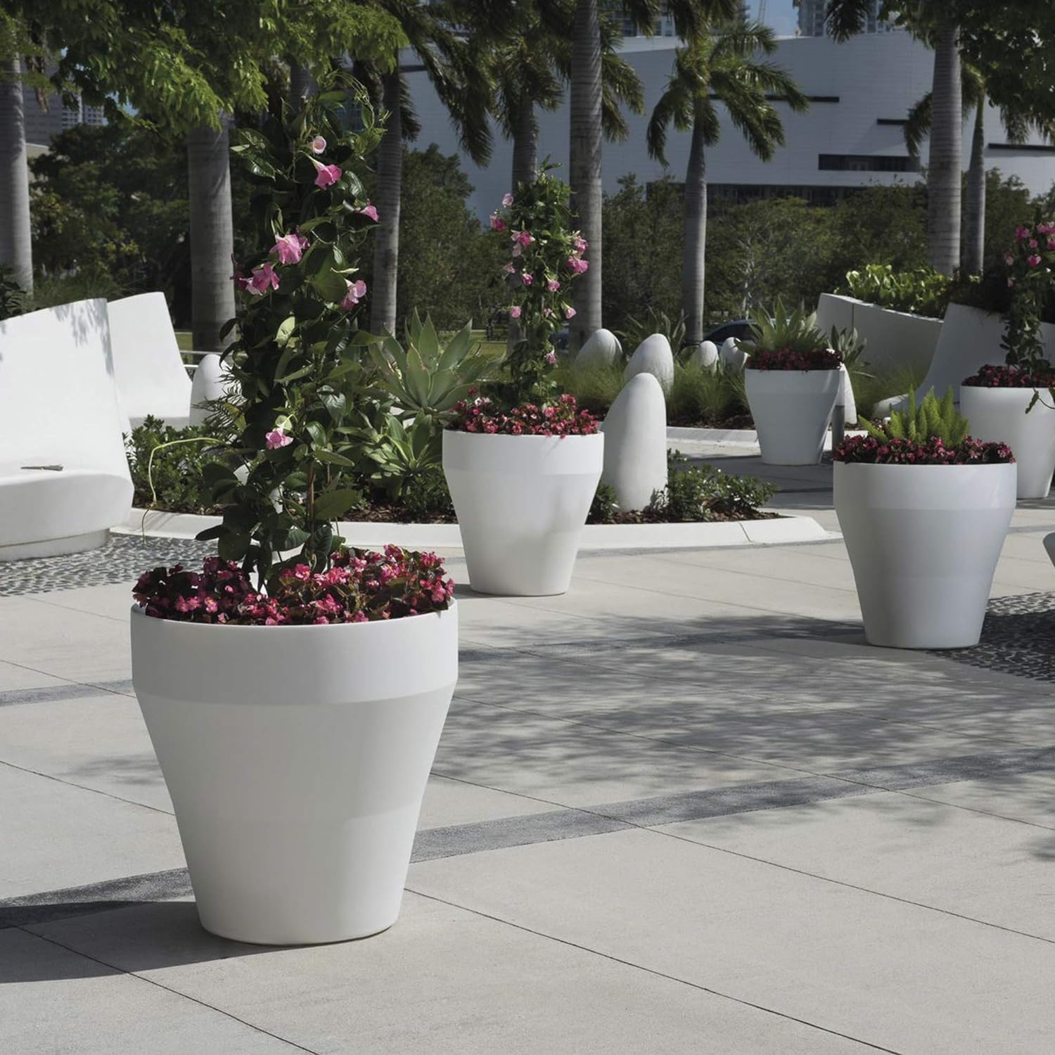 Crescent Garden Self Watering Rim Planter 18" Currant